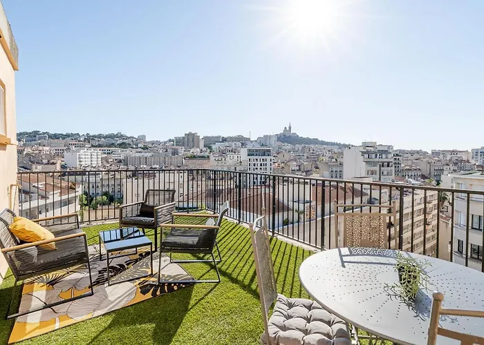 Marseille: Superbe Vue Sur Notre-Dame De La Garde